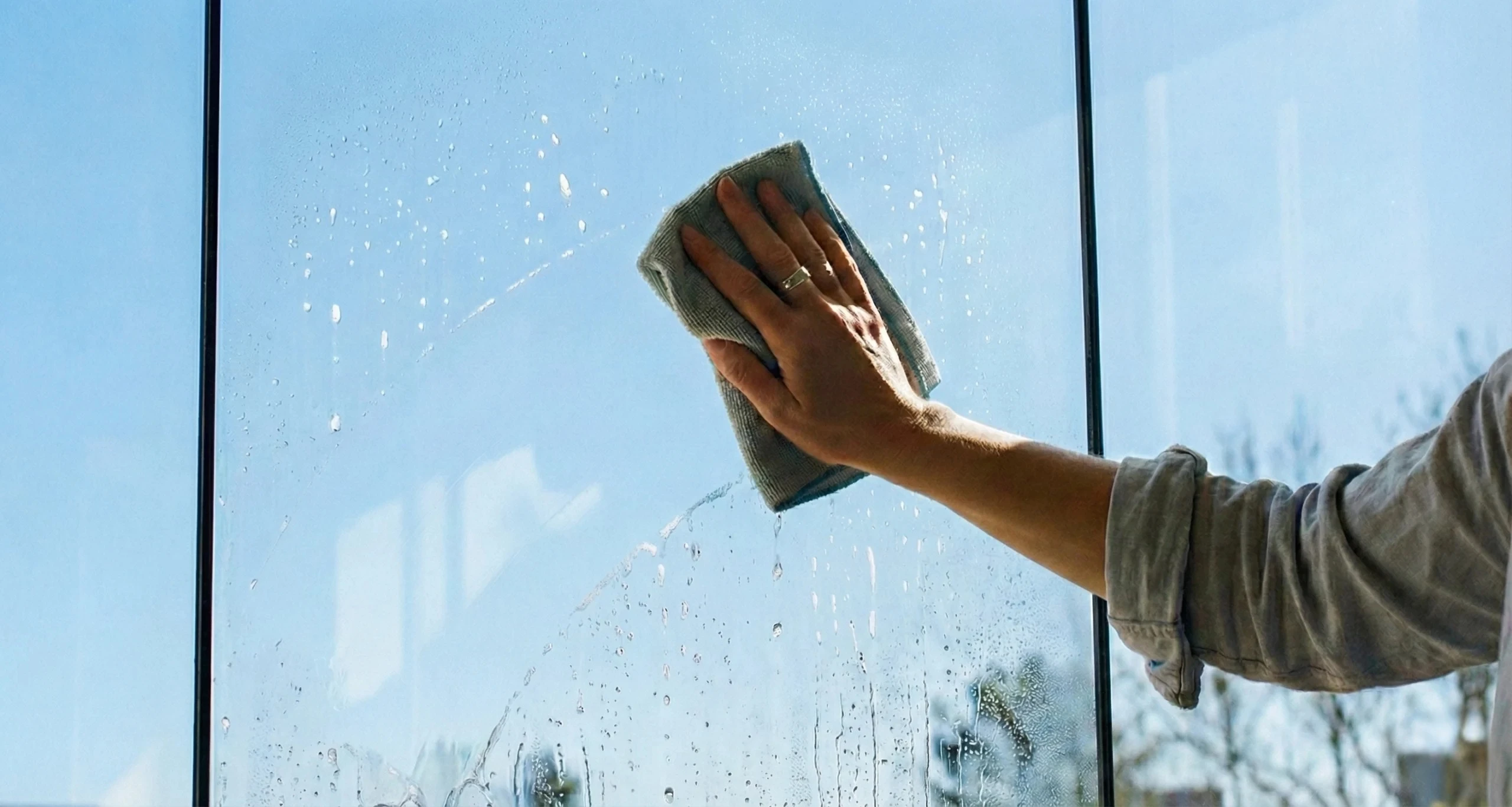 Limpieza cortina de cristal Toldos Saldise