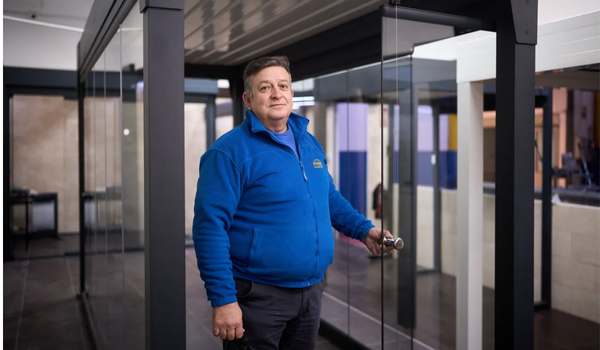 Trabajador Toldos Saldise Cortina de Cristal Navarra Pamplona País Vasco