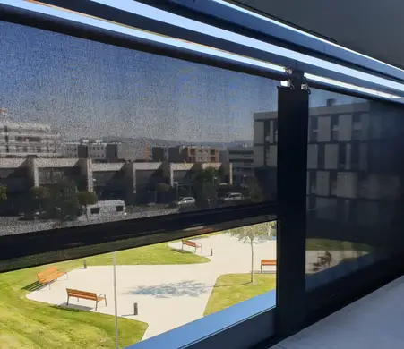 Toldos verticales desplegados